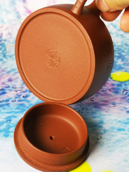 Zisha teapot by 实力派匠人 紫泥 “双扁”