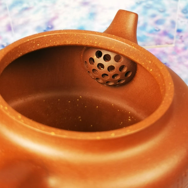 Zisha teapot by 实力派匠人 紫泥 “双扁”