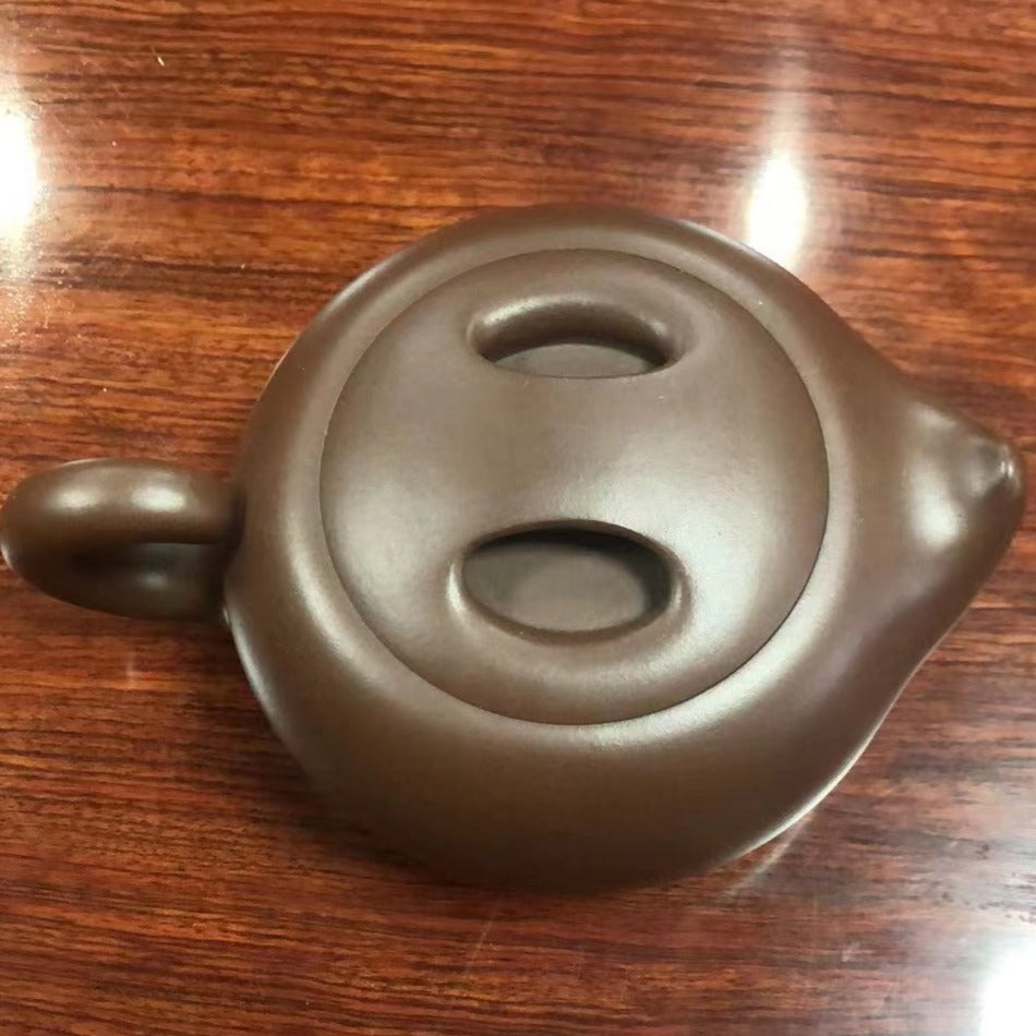 宜兴紫砂壶 清水泥 牛气冲天 – 曹兰芳 高级工艺美术师作品（国家级高级工艺美术师）