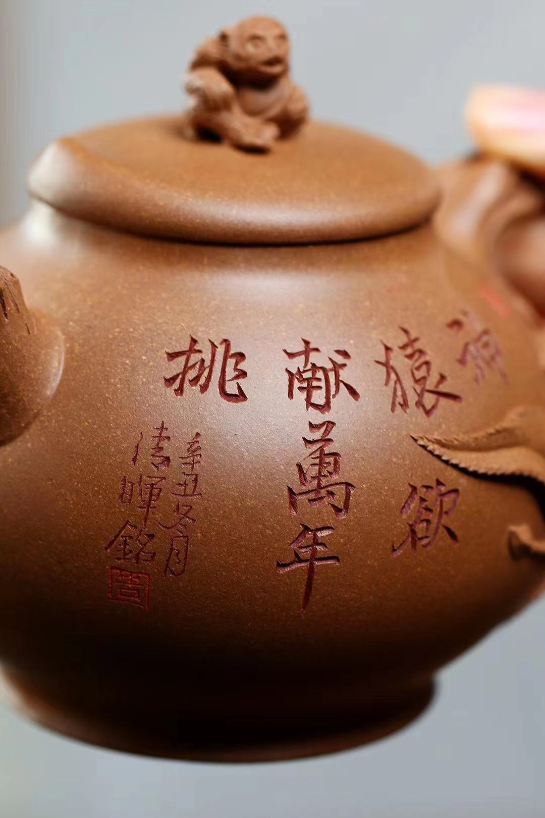 Zisha teapot LONG-LIFE MONKEY, handmade by artist Level 2, MU Ming-Long 穆明龙（L2-2019）稀有蟹黄段泥“灵猴献瑞“