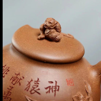 Zisha teapot LONG-LIFE MONKEY, handmade by artist Level 2, MU Ming-Long 穆明龙（L2-2019）稀有蟹黄段泥“灵猴献瑞“