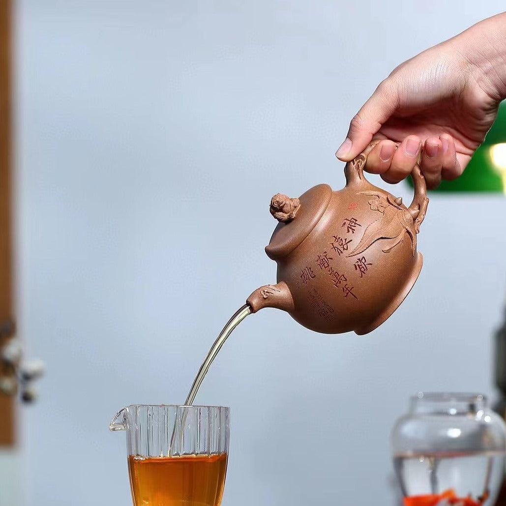 Zisha teapot LONG-LIFE MONKEY, handmade by artist Level 2, MU Ming-Long 穆明龙（L2-2019）稀有蟹黄段泥“灵猴献瑞“