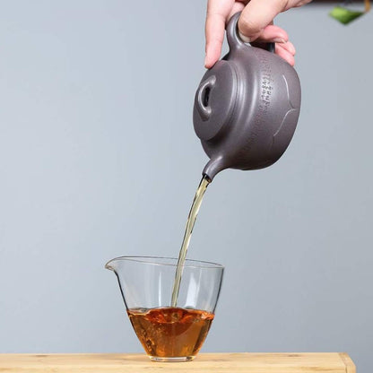 Zisha teapot Lian Yi, handmade by artist Level 3, YANG Fei 杨菲（L3-2021）大水潭紫泥 紫砂壶 “莲意”