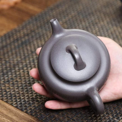 Zisha teapot Lian Yi, handmade by artist Level 3, YANG Fei 杨菲（L3-2021）大水潭紫泥 紫砂壶 “莲意”