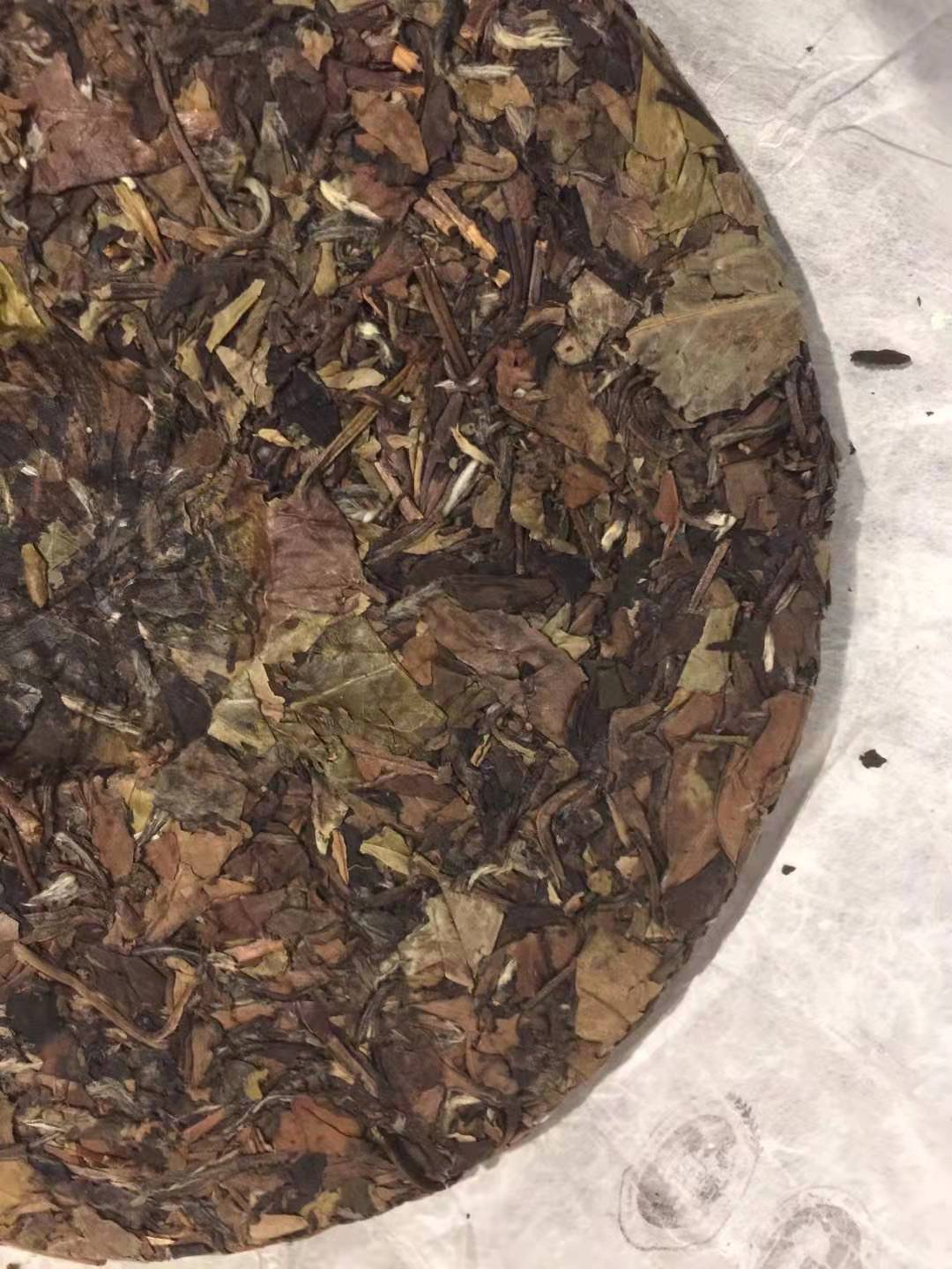 寿眉饼 · 2010/2011 福鼎白茶（磻溪高山）1043 LZGC Shou Mei Fu Ding White Tea (Panxi High Mountain) teacake each 330g