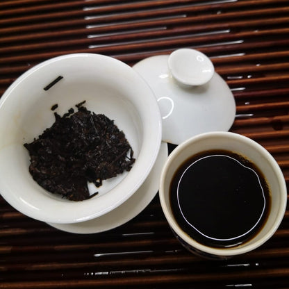 布朗山 宫廷普洱 甘甜版 (2010 年 100g 茶饼) OVP Mt. Bulang Sweet Harmony Shou Pu’erh (2010 Vintage 100g)