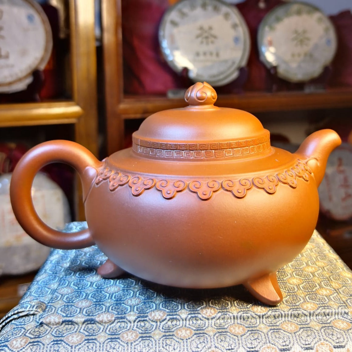 宜兴紫砂壶 紫泥 三脚云肩如意 曹兰芳 国家级高级工艺美术师 作品