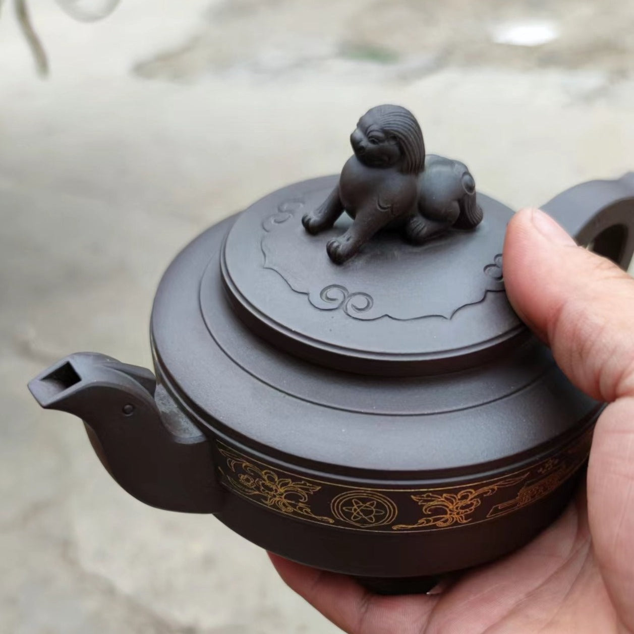 宜兴紫砂壶 老紫泥 纪念壶  范家壶庄 范伟群 设计 国家级研究员级高级工艺美术师 (L1-2012) “中华人民共和国建国六十周年纪念”