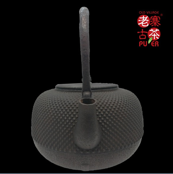 Japan Nanbu Tetsubin, Koizumi Nizaemon 日本南部铁瓶，御釜屋 小泉仁左衛門 八代 霰文丸形 供箱 - Old Village Puer 老寨古茶