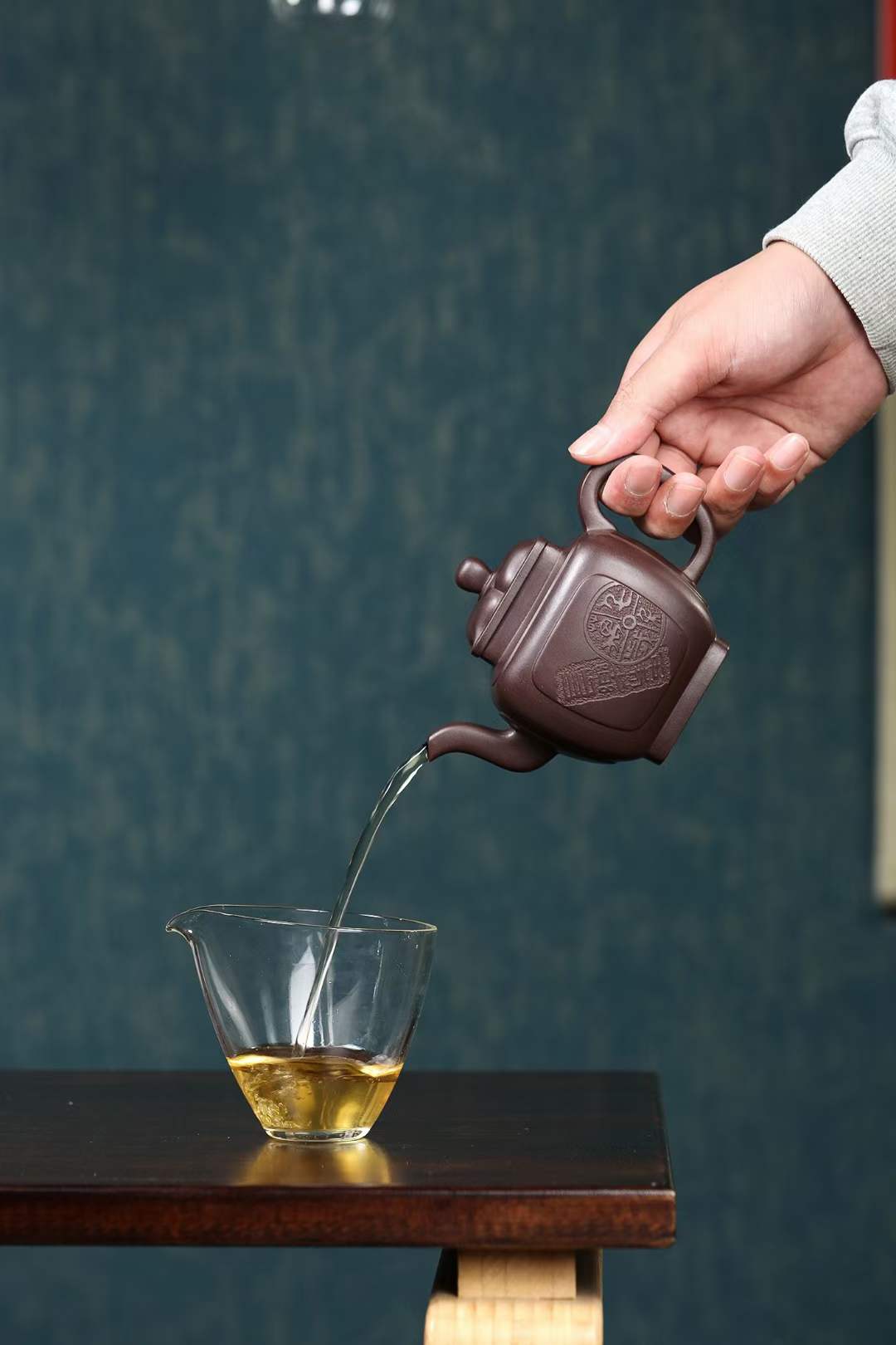 Zisha teapot Si Fang kui Ling, handmade by artist Level 3, YANG Fei 杨菲（L3-2021）老紫泥 紫砂壶 “四方魁菱” "Four-sided Kui Ling"