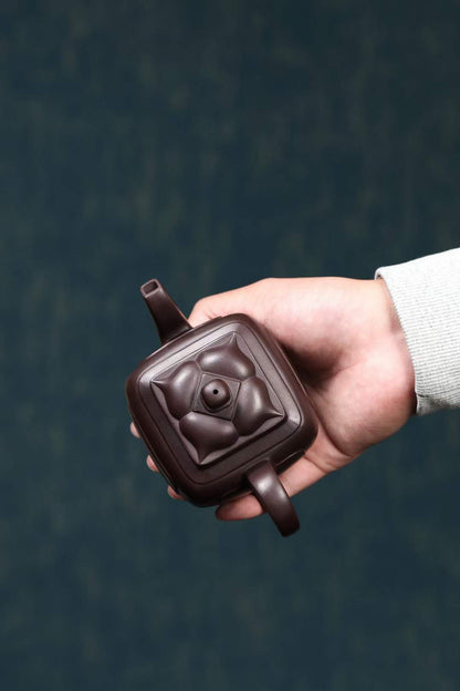 Zisha teapot Si Fang kui Ling, handmade by artist Level 3, YANG Fei 杨菲（L3-2021）老紫泥 紫砂壶 “四方魁菱” "Four-sided Kui Ling"