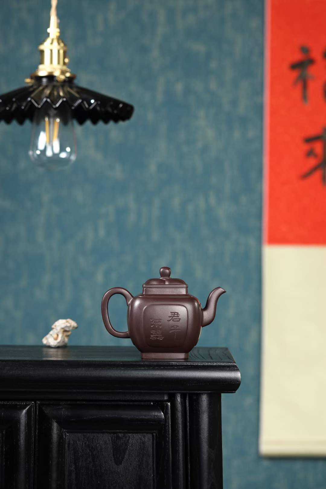 Zisha teapot Si Fang kui Ling, handmade by artist Level 3, YANG Fei 杨菲（L3-2021）老紫泥 紫砂壶 “四方魁菱” "Four-sided Kui Ling"