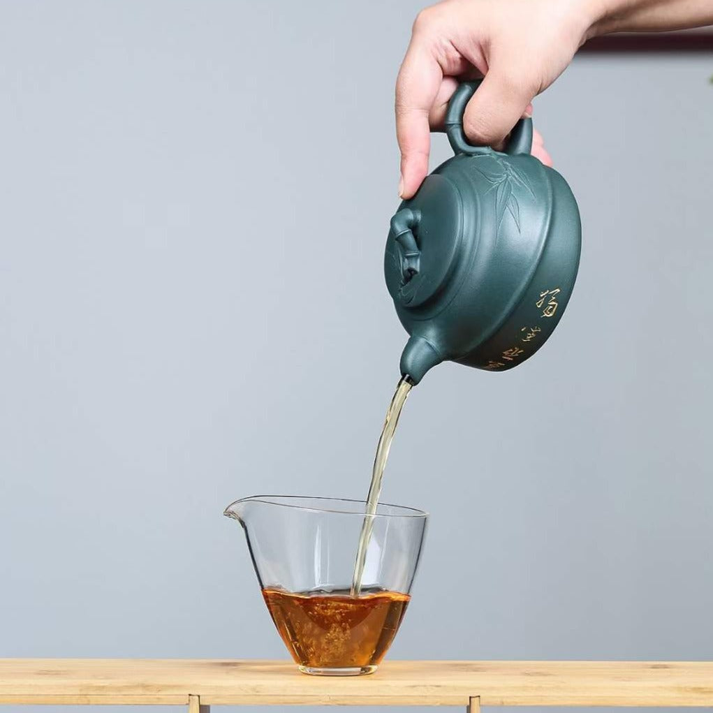 Zisha teapot Qu Zhu, handmade by artist Level 3, YANG Fei 杨菲（L3-2021）民国绿泥 紫砂壶 “曲竹”