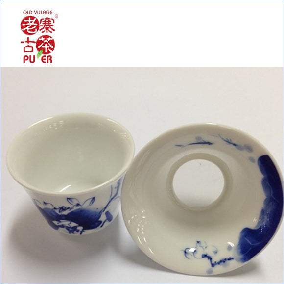 Porcelain filter from Jing De Zhen, hand painted 景德镇 手绘青花茶漏 - Old Village Puer 老寨古茶