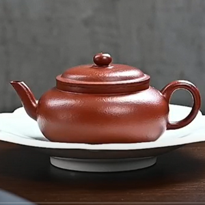 Zisha teapot Gong Deng, handmade by artist Level 3, CHEN Hua-Jun 陈华军（L3-2021）极品皱褶 小煤窑朱泥 紫砂壶 “扁宫灯”