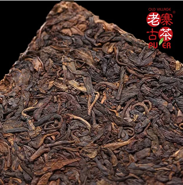 By Master Pak Shui Ching raw PuEr tea brick 2001 白水清先生监制 清颐堂 “1966年文革枣香纪念砖” - Old Village Puer 老寨古茶